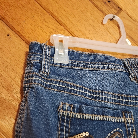 Maurices size 9/10 denim Cuffed And Frayed Bottom Short Shorts - Picture 8 of 11